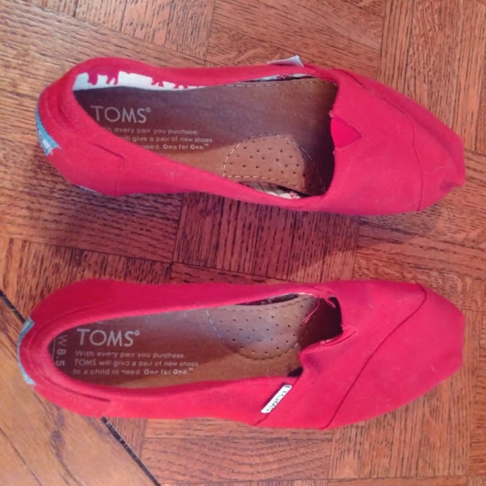 TOMS Red Canvas Classic - Women's 8.5 NWOT